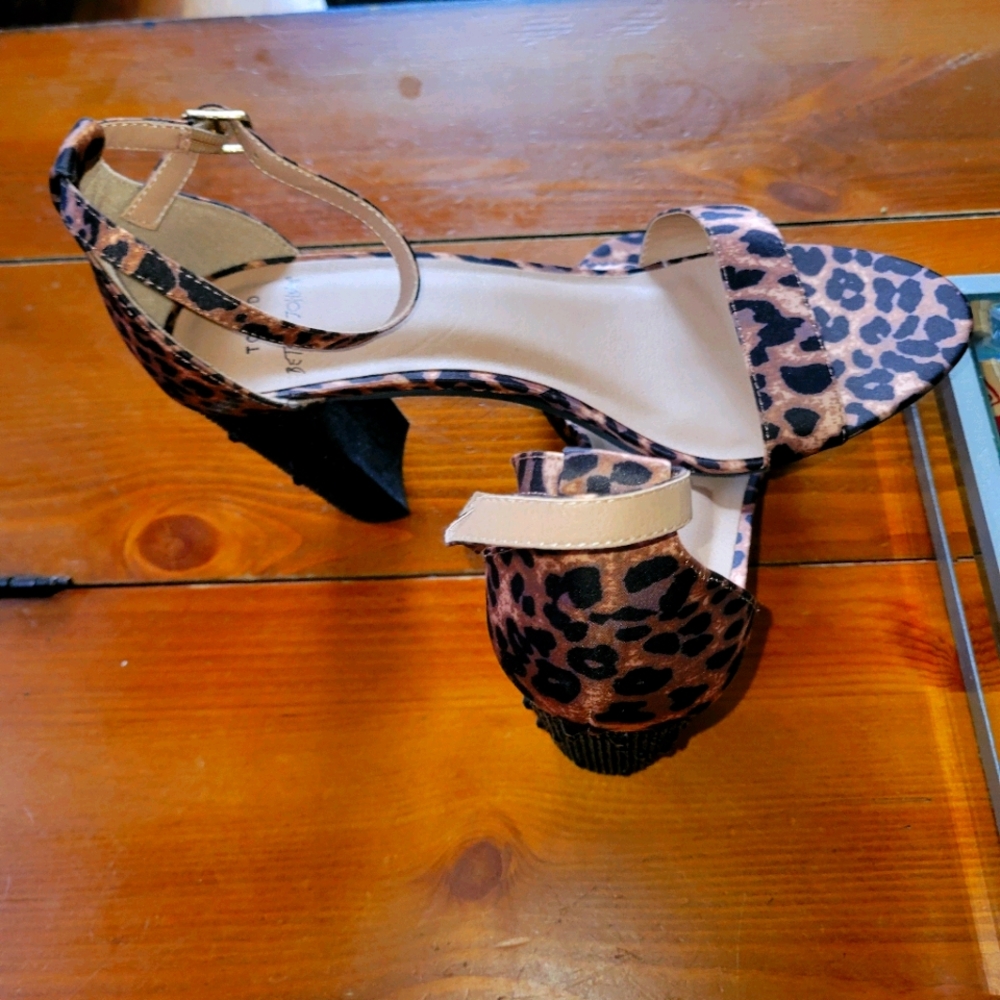 Torrid Betsy Johnson Leopard Heels size 10